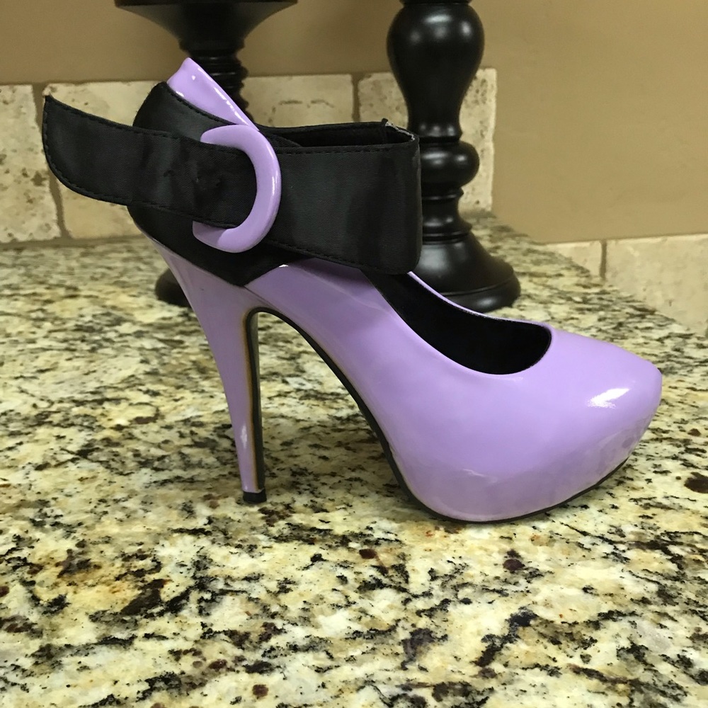 COPY - Lavender heels like new